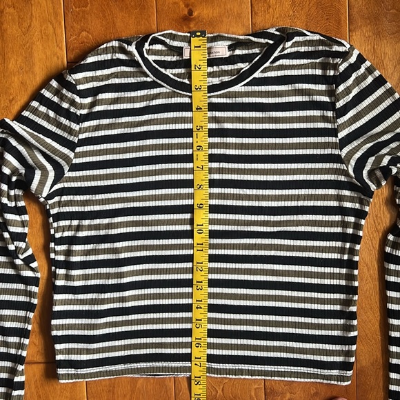 BCBGeneration Striped Long Sleeve Top - Black, Green, & White - Fits like M - Picture 5 of 6
